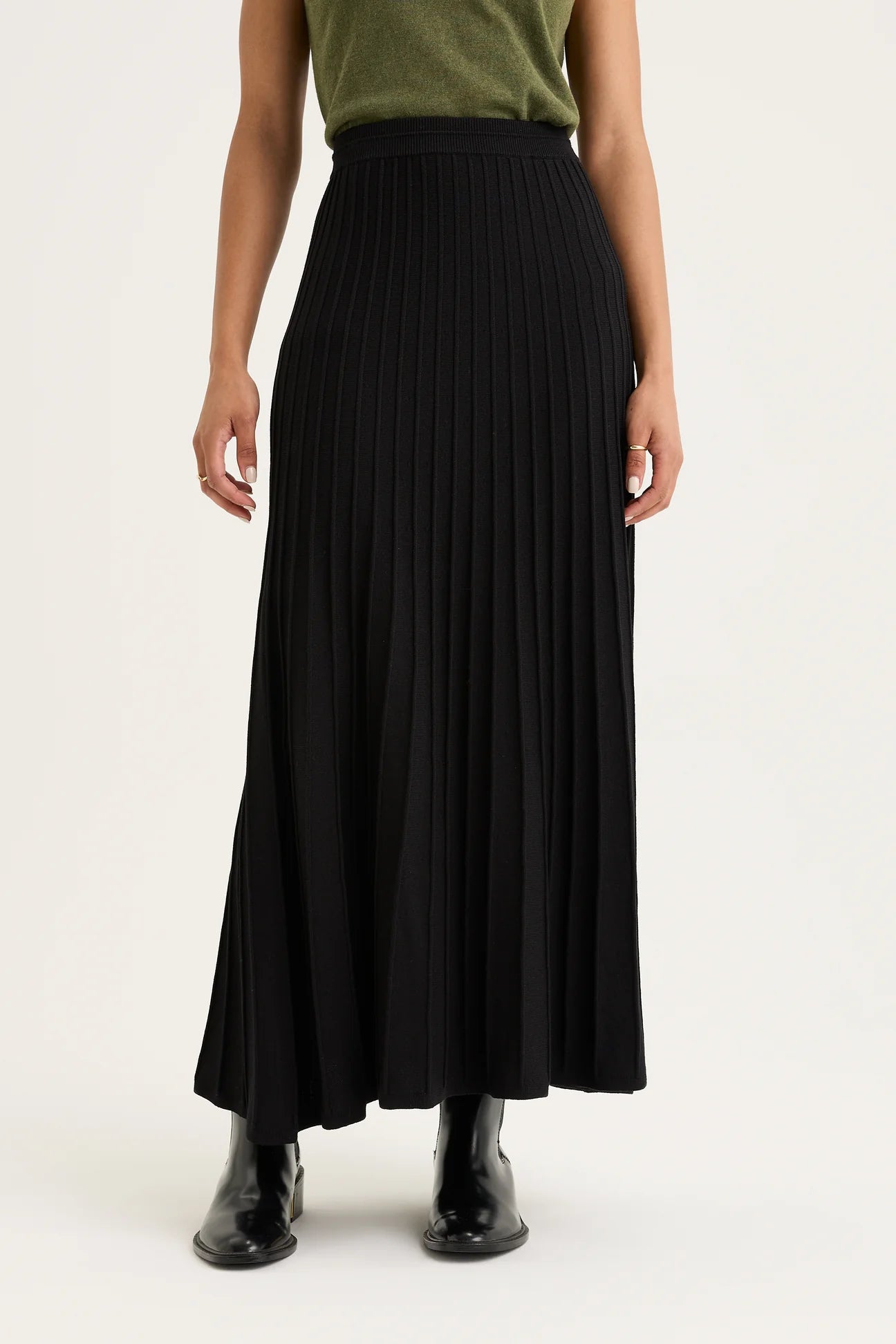 Yarra Trail - Cedar Skirt Khaki ( Black for style only )