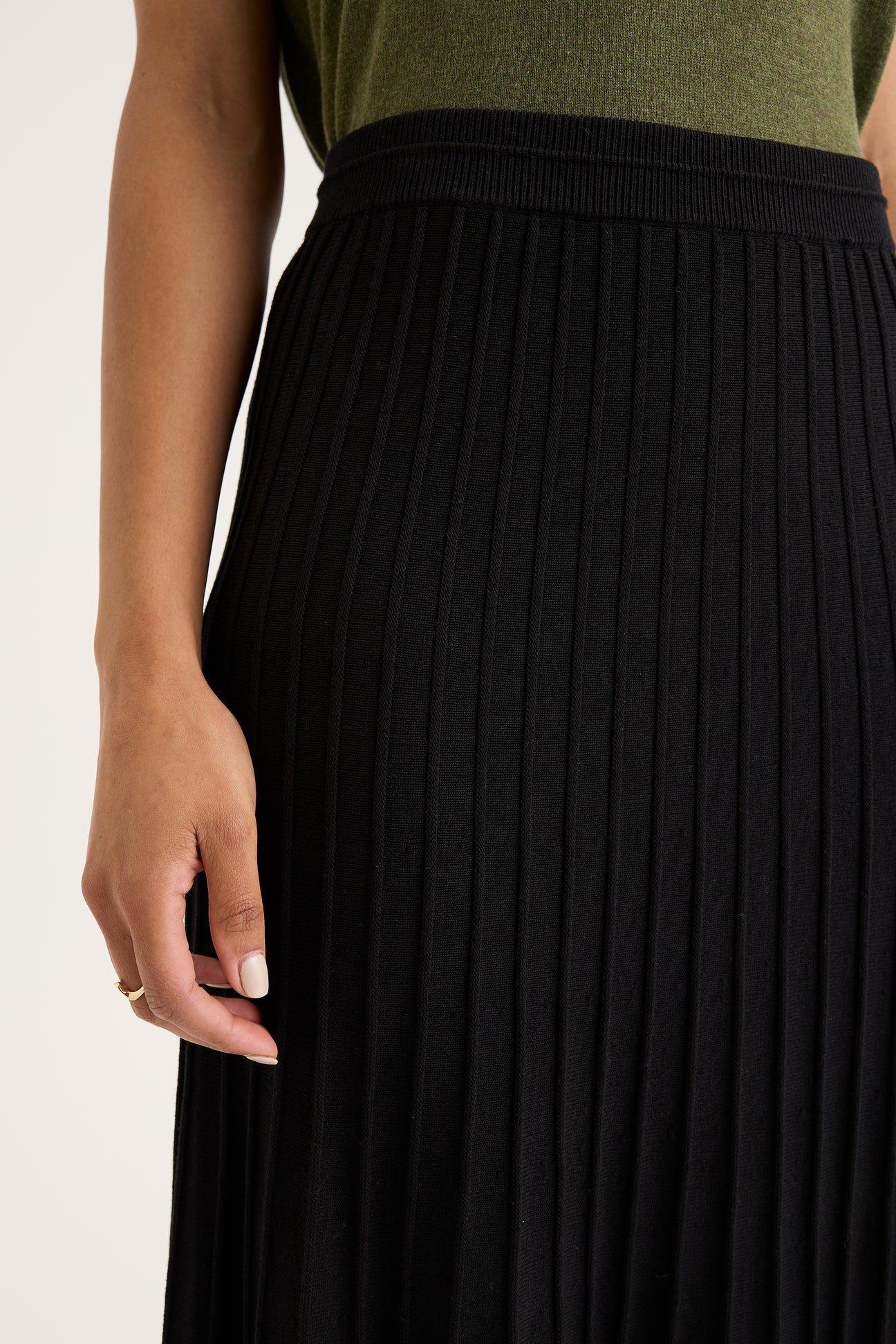Yarra Trail - Cedar Skirt Khaki ( Black for style only )