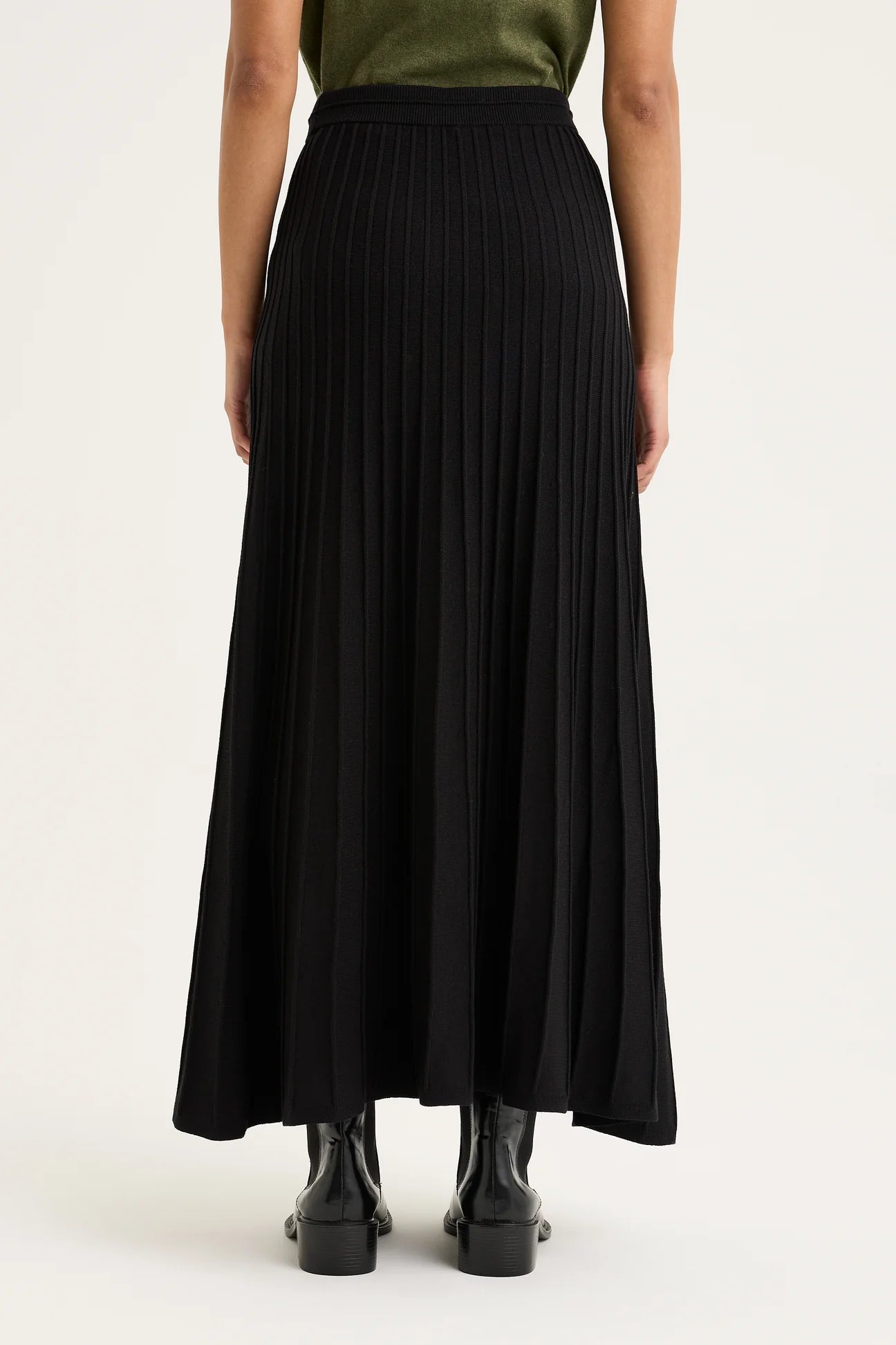 Yarra Trail - Cedar Skirt Khaki ( Black for style only )