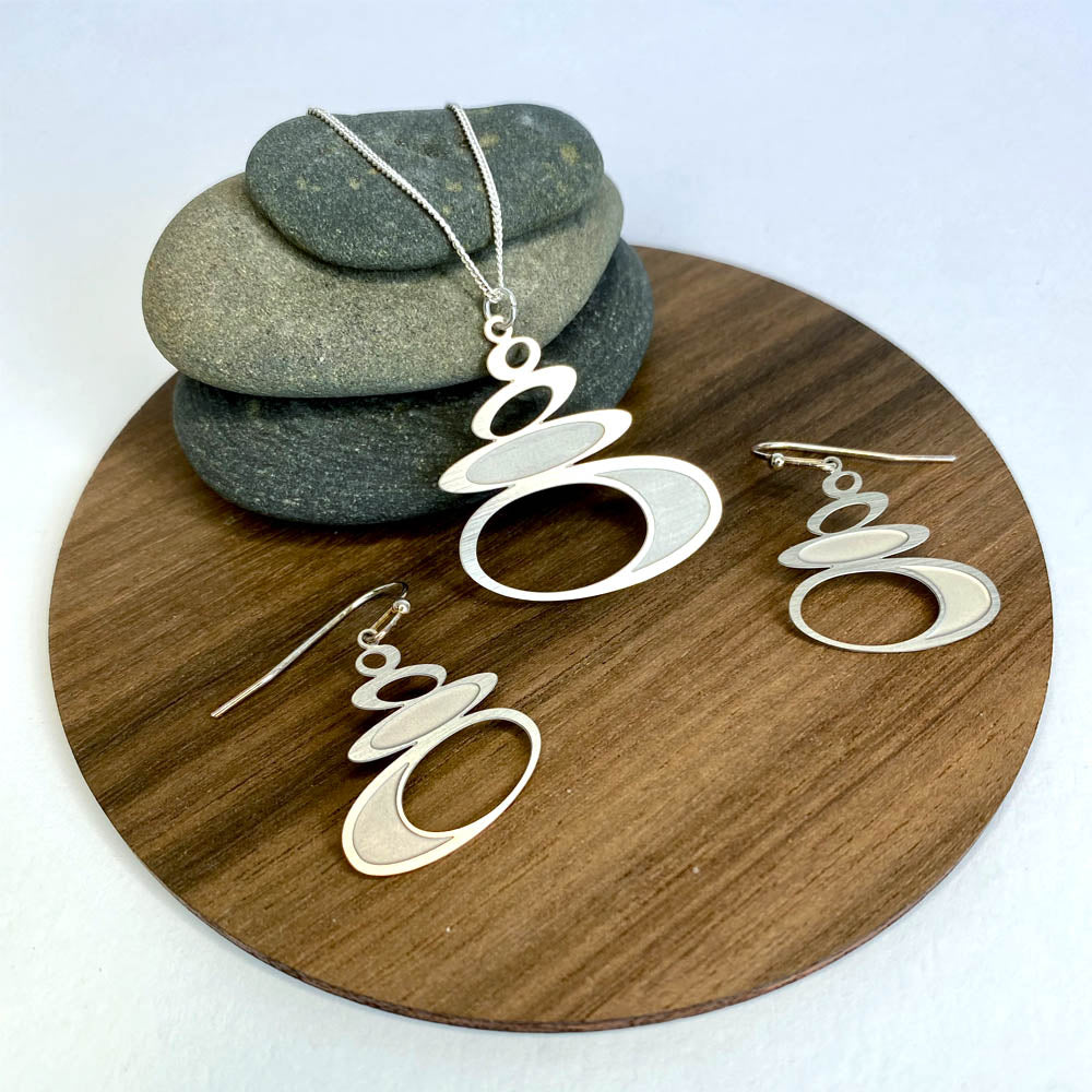 Go Do Good - Pebble pendant necklace