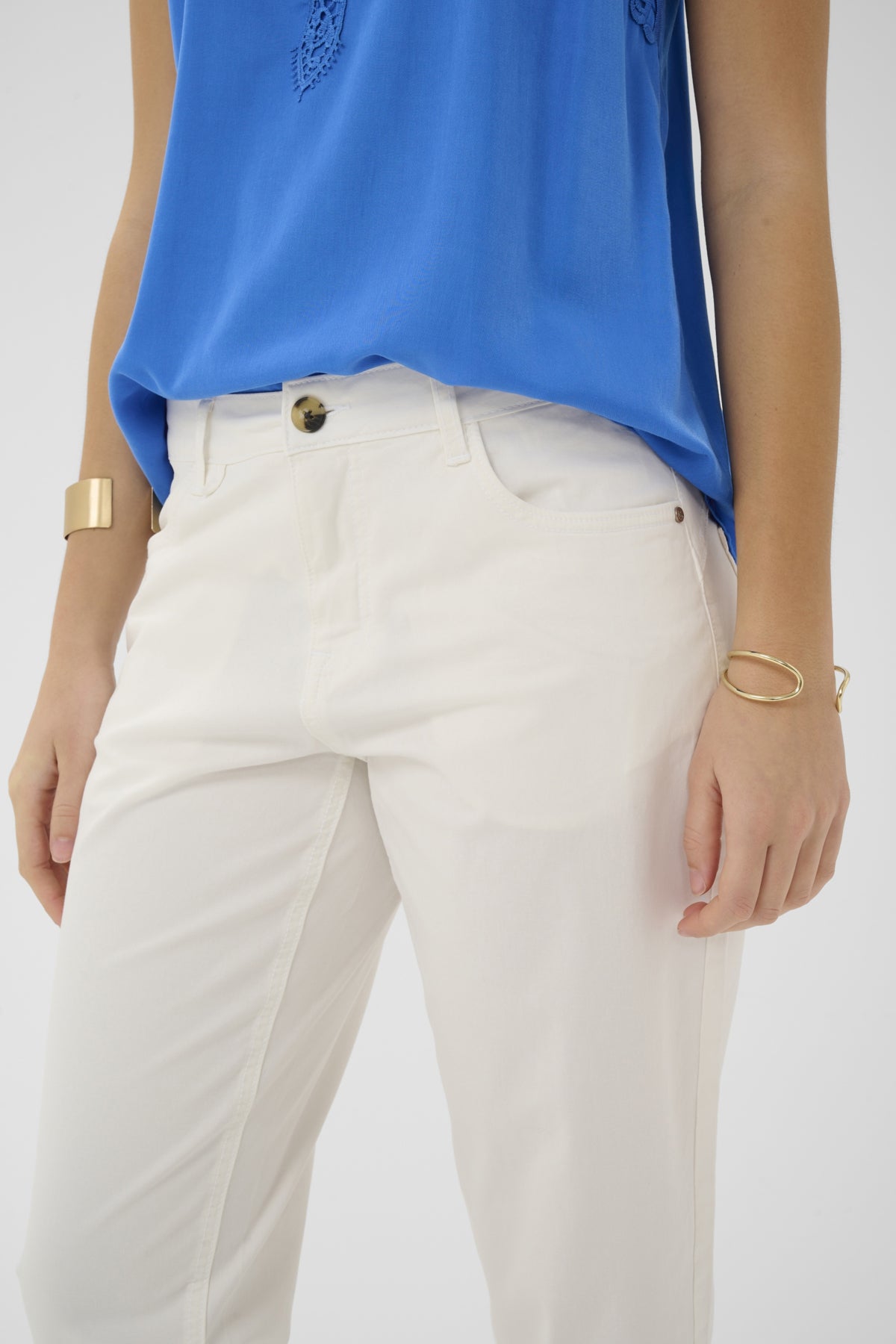 Cream - Berta Capri Twill Pants