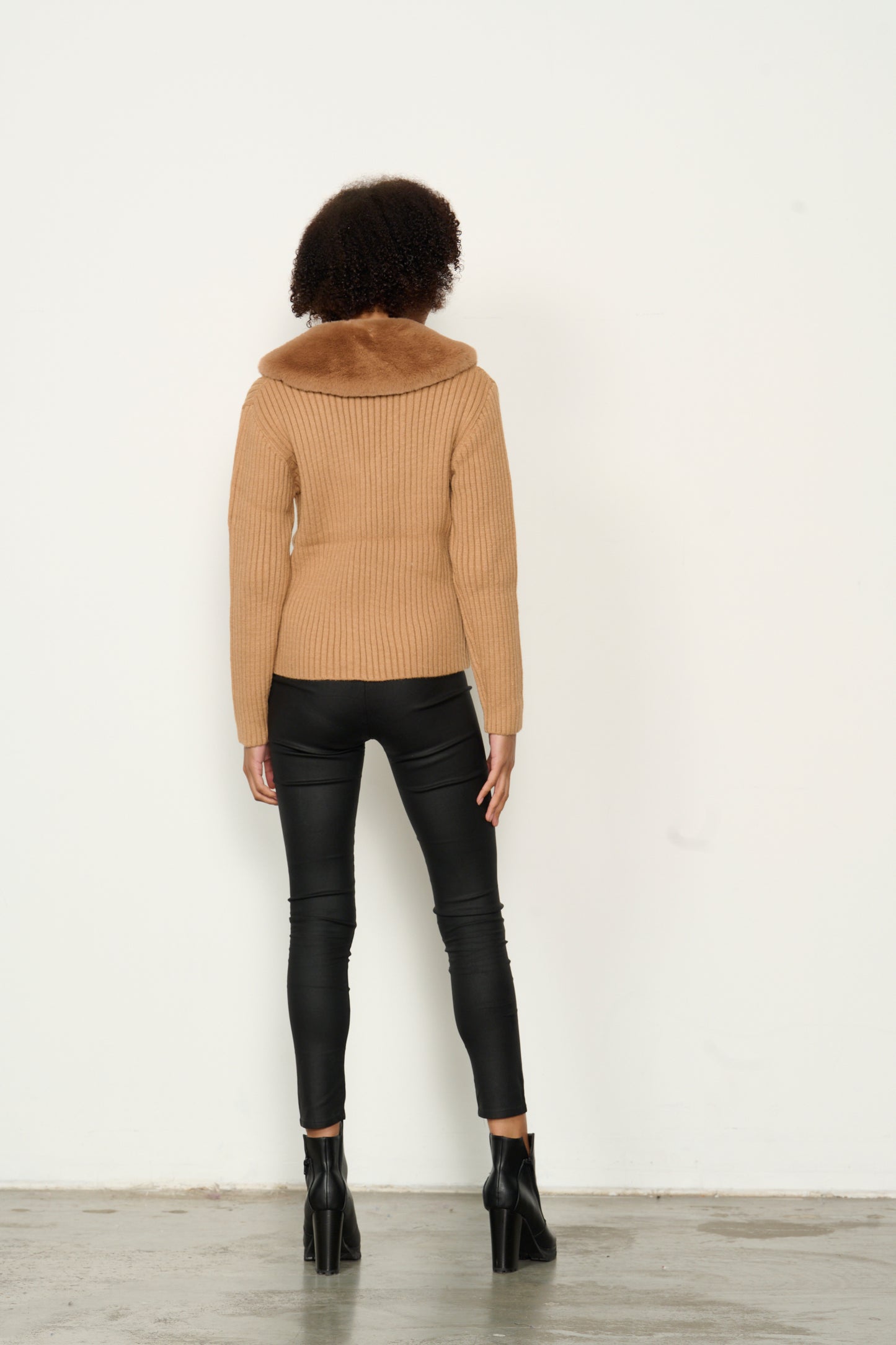 Caju - Cardi Rib Knit W Faux Fur Collar in Tan - CZ755