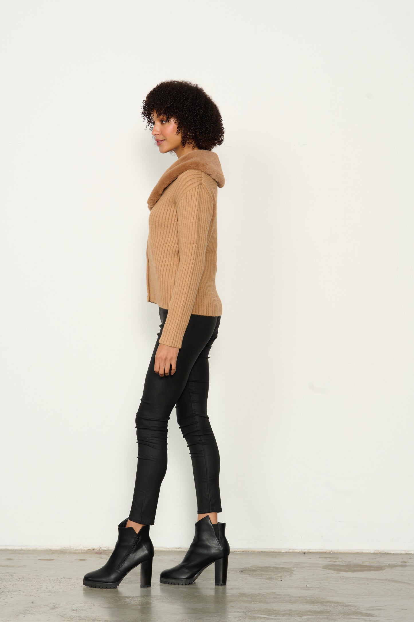 Caju - Cardi Rib Knit W Faux Fur Collar in Tan - CZ755