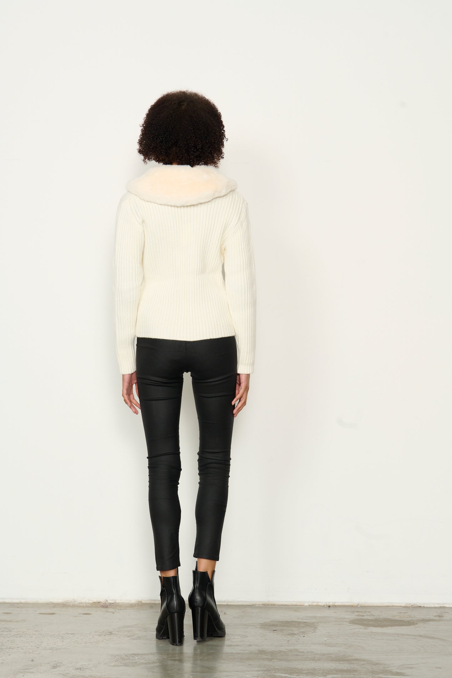 Caju - Cardi Rib Knit W Faux Fur Collar in Ivory - CZ755