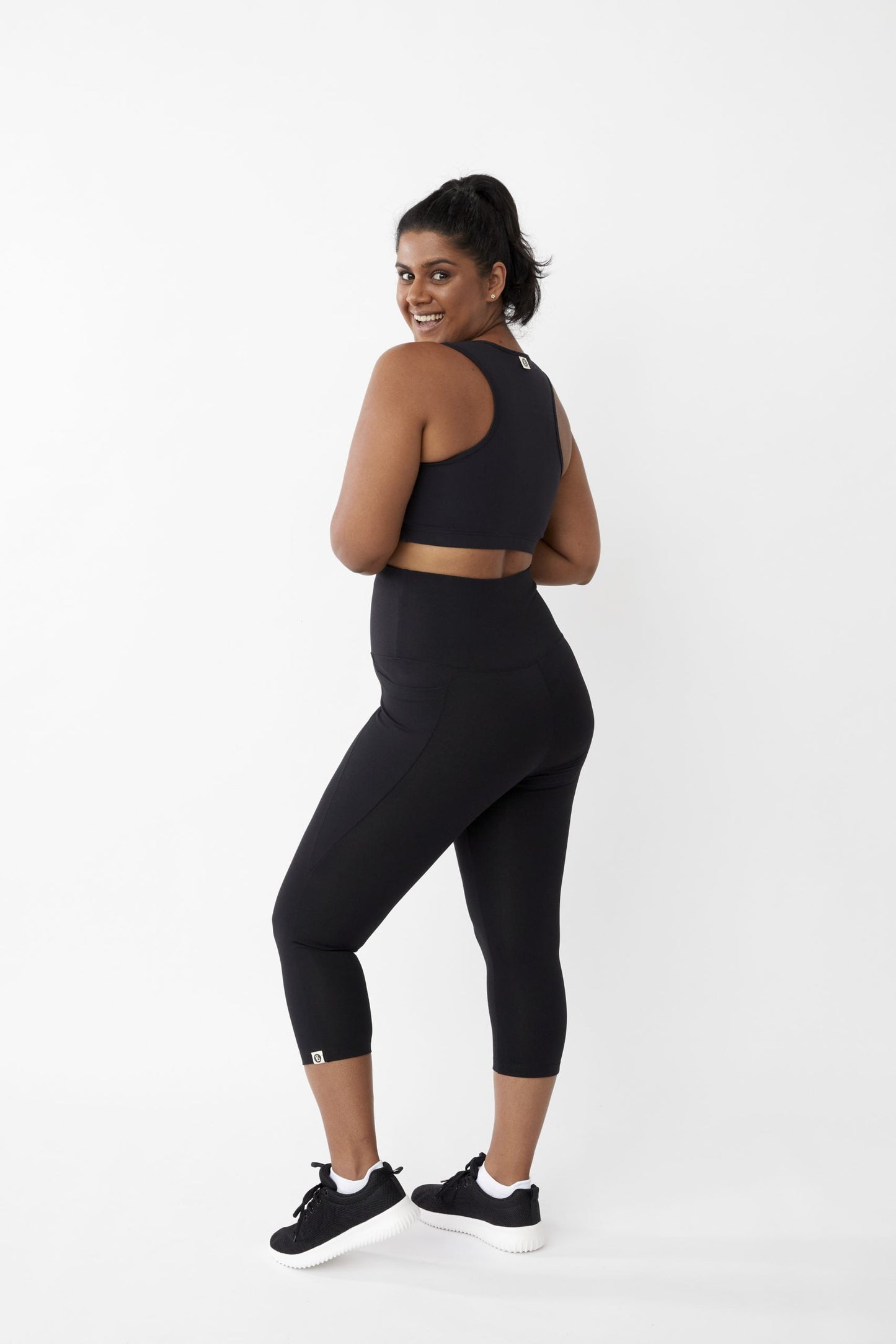 Running Bug - Activewear Ultra-High Waisted 3/4 Leggings